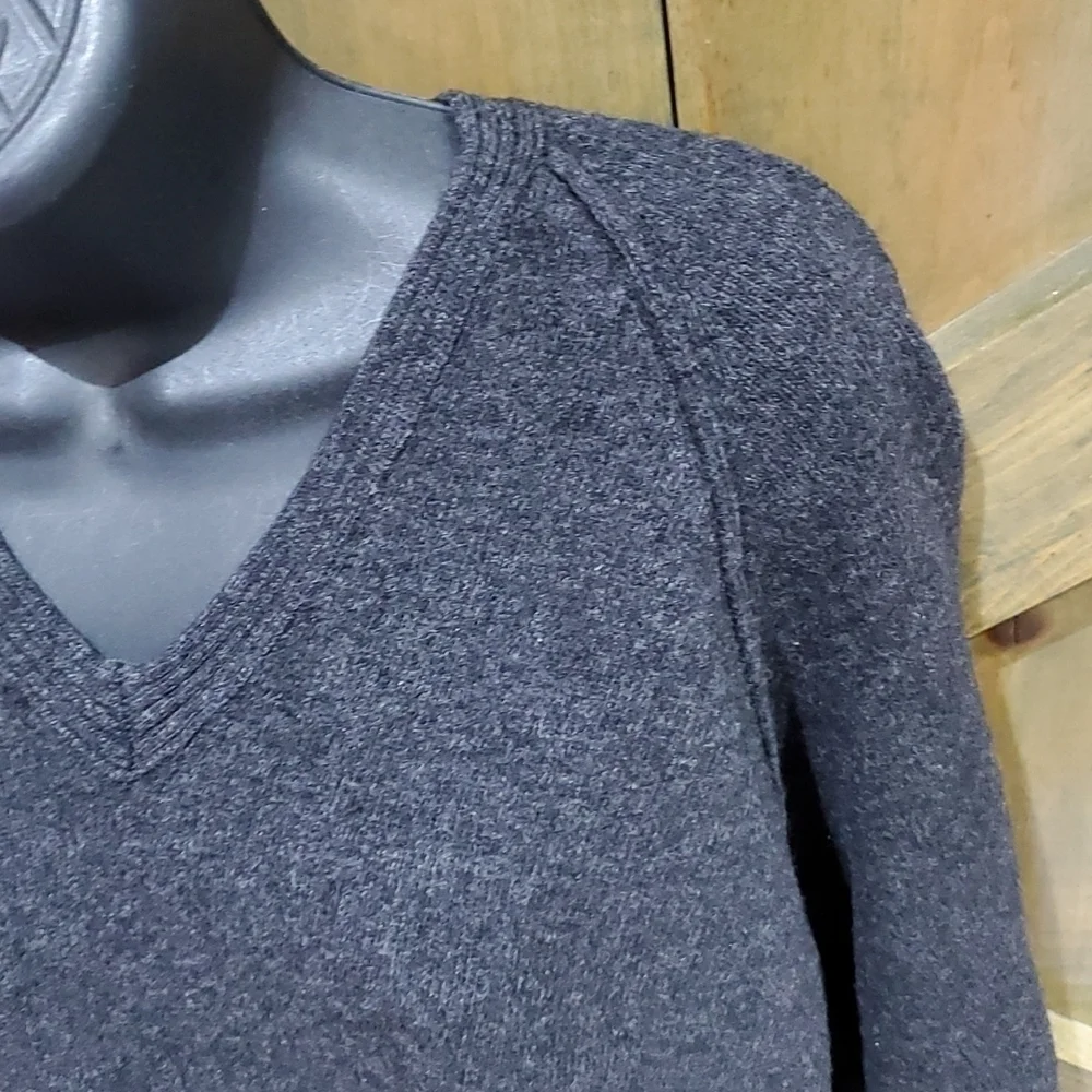 UNITED COLORS OF BENNETTON LAMBSWOOL GRAY SWEATER SIZE SMALL
